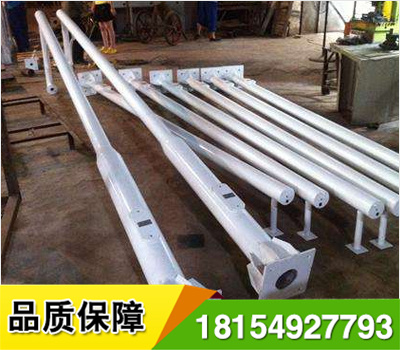立桿、F桿良好的安全設(shè)施系統(tǒng)應(yīng)具有交通管理,安全防護,交通誘導(dǎo),隔離封閉,防止眩光等多種功能.